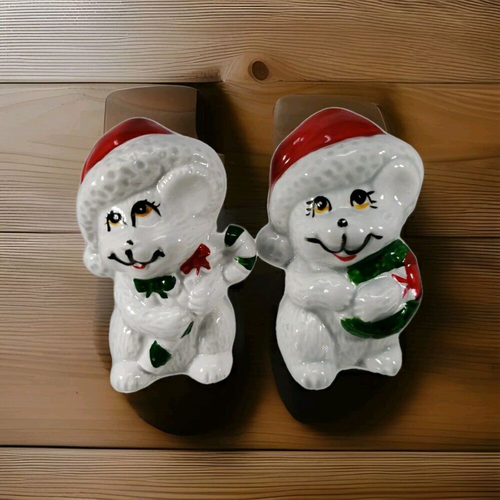 Christmas Bears Salt & Pepper Shakers Ceramic Hand Painted VTG Made in Taiwan